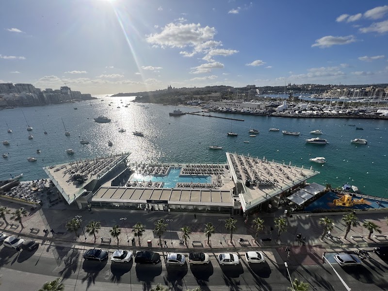 115 The Strand Hotel & Suites in Gzira, Malta