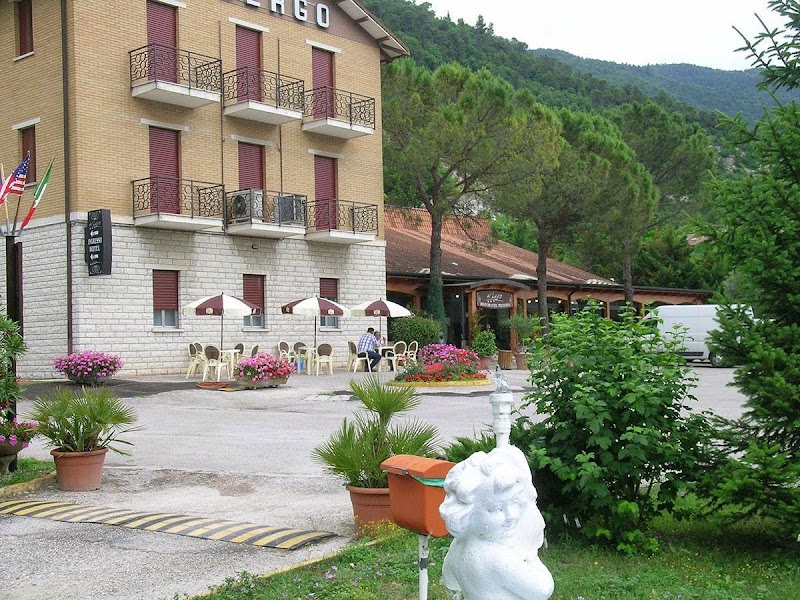 Albergo Ristorante Al Lago in Fossombrone, Italy