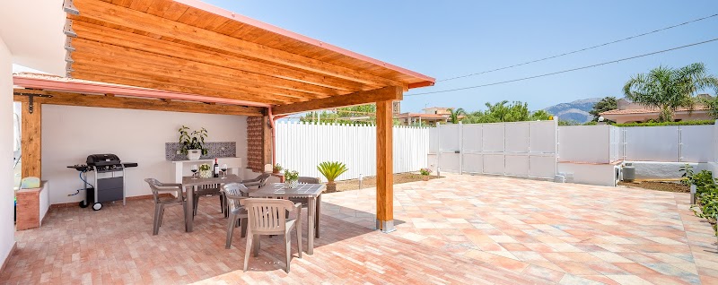 Arricampati Bed & Breakfast in Carini, Italy