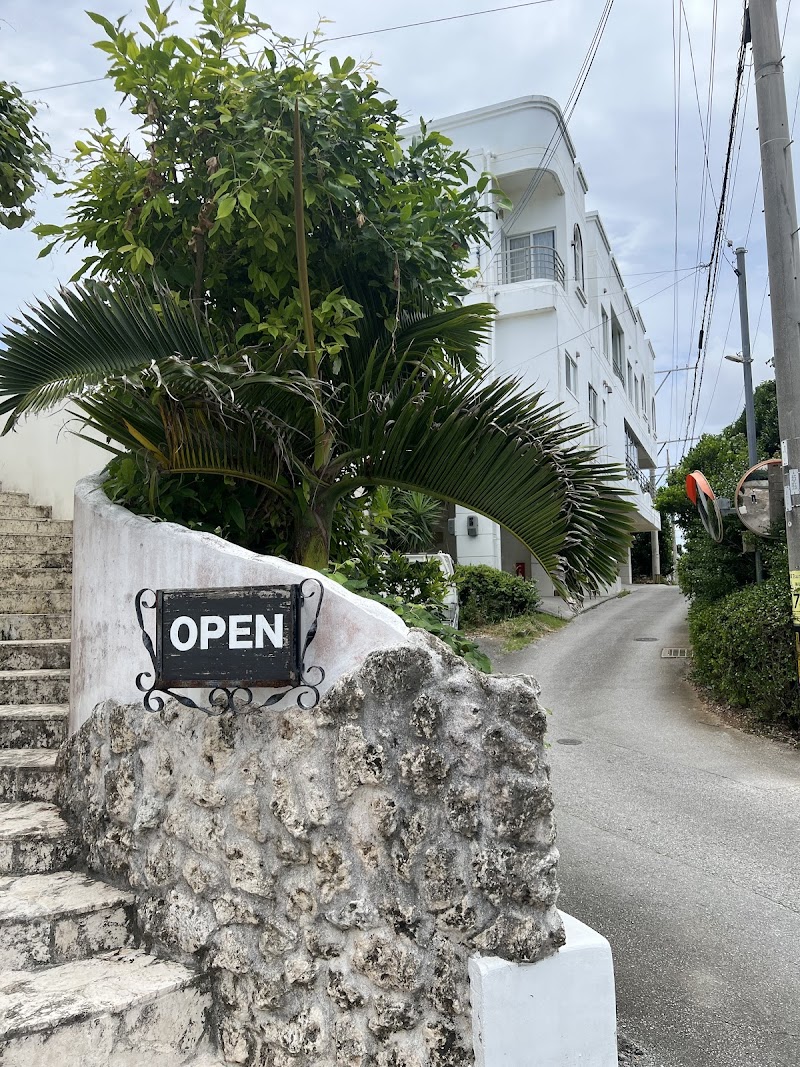 Auberge Bonne Chere Raout in Onna, Japan