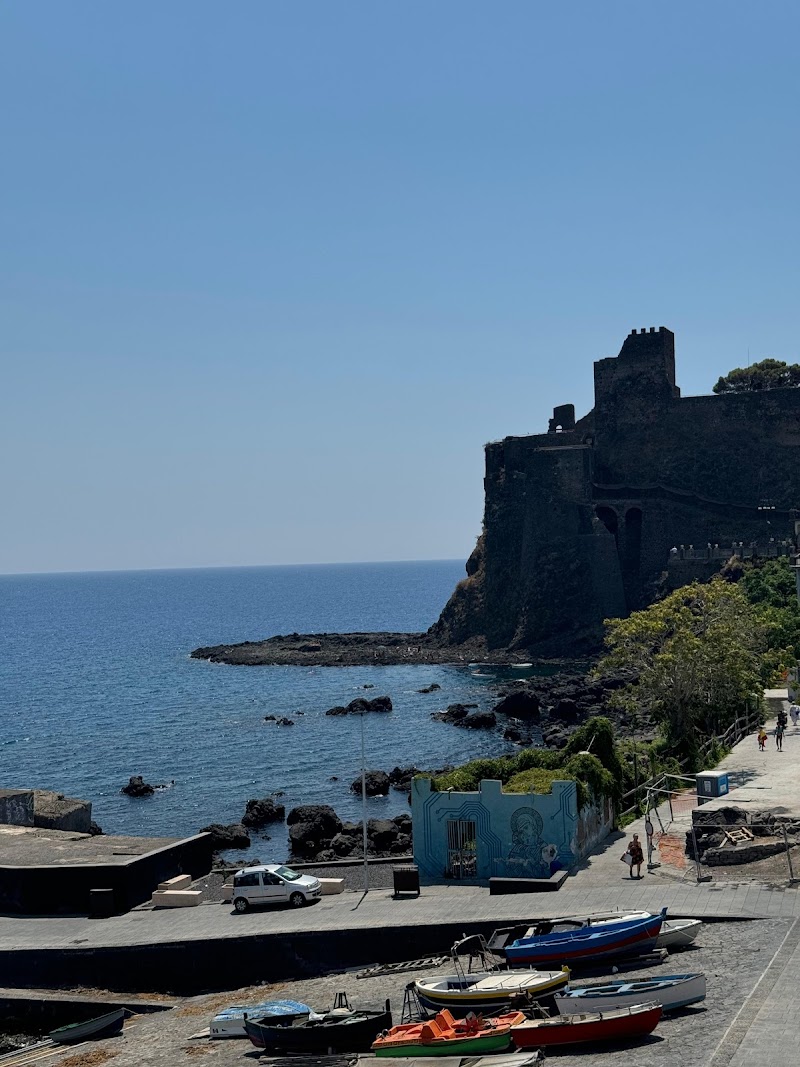 Bed & Breakfast Dietro il Castello in Aci Castello, Italy