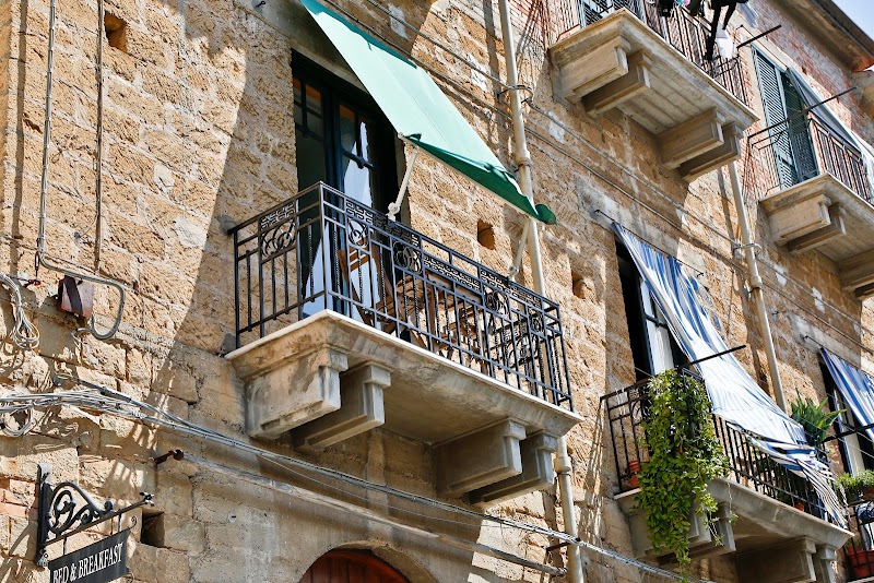 Bohémien in Cefalu, Italy