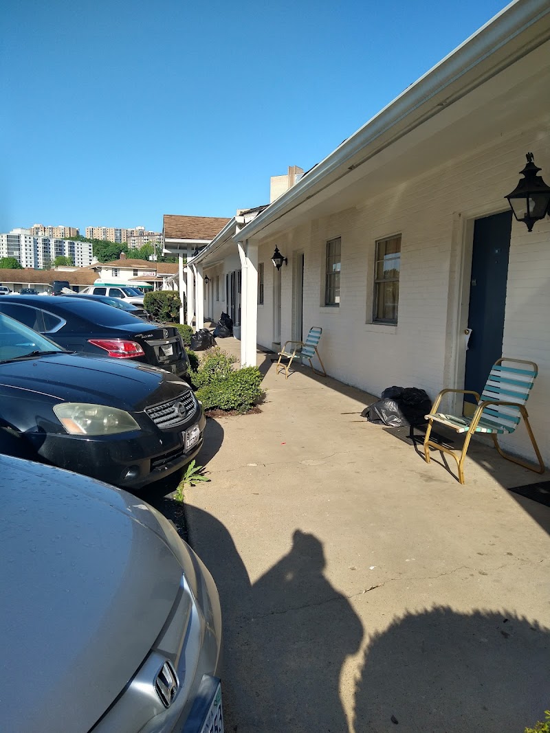Budget Host Travelers Motel in Alexandria, United States