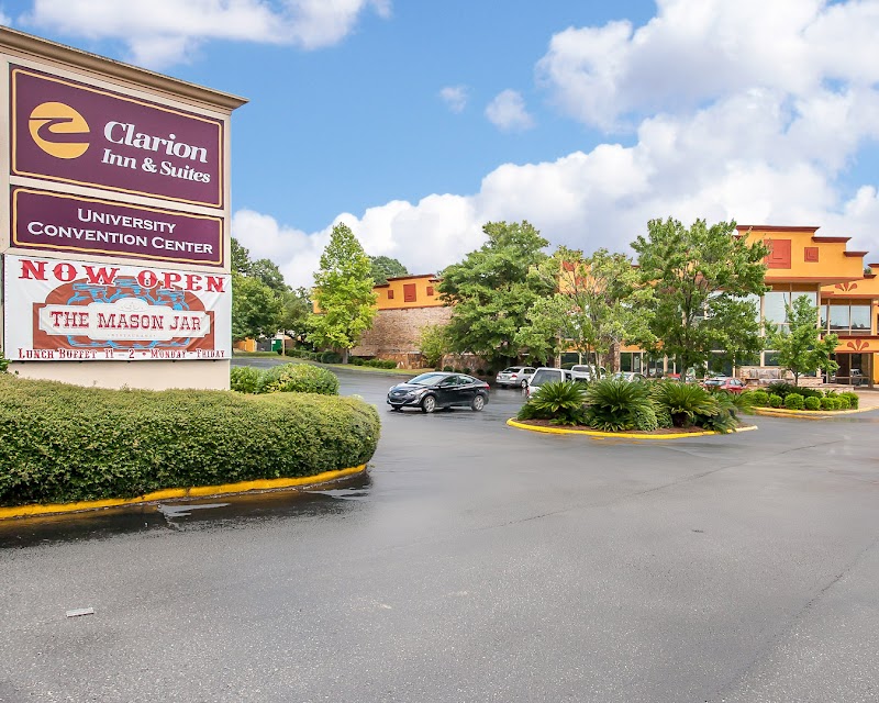 Clarion Inn & Suites University Center in Auburn, United States