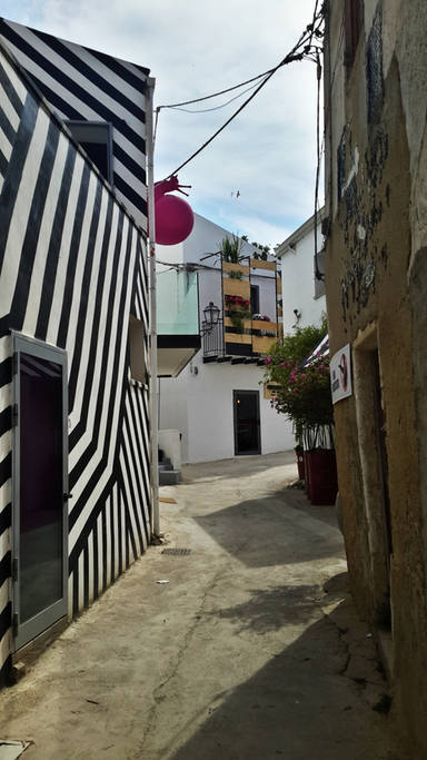 Community Rooms & Wine in Favara, Italy