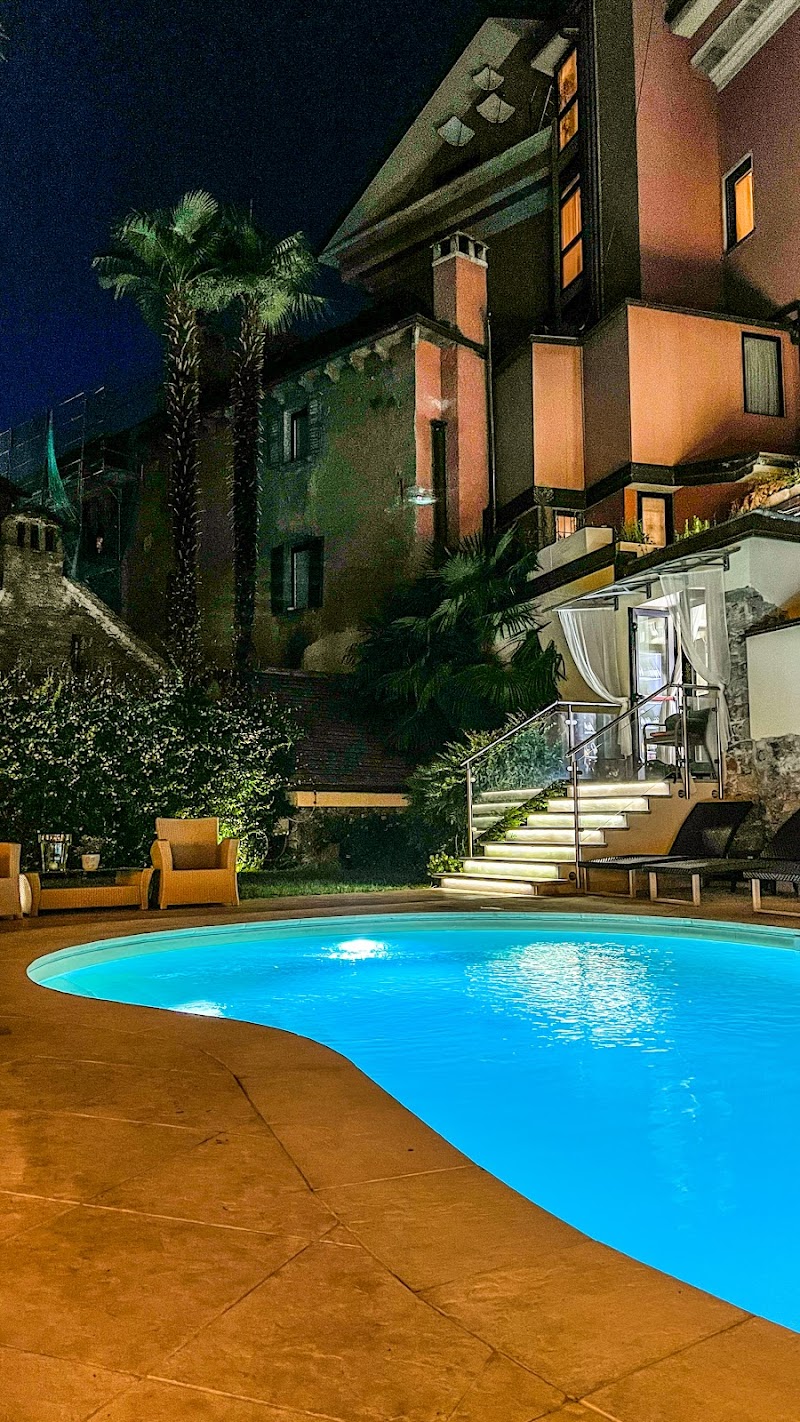 Corona Hotel in Domodossola, Italy