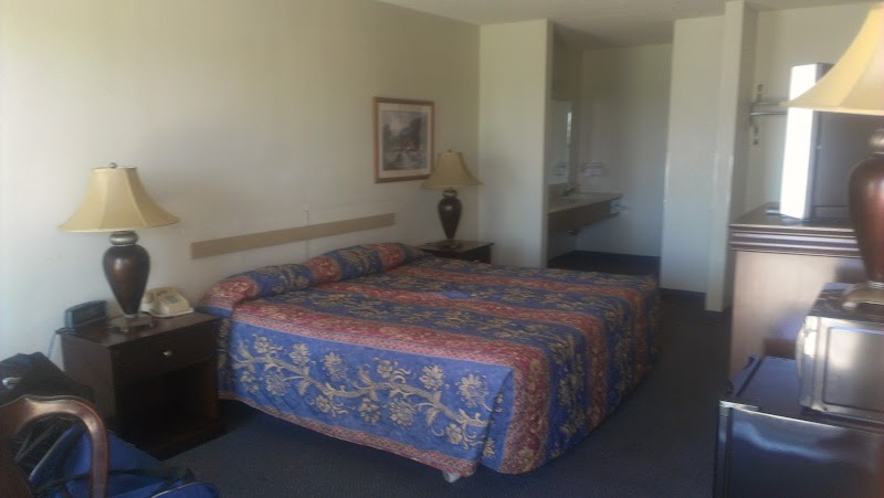 Country Inn Bolivar in Bolivar, United States