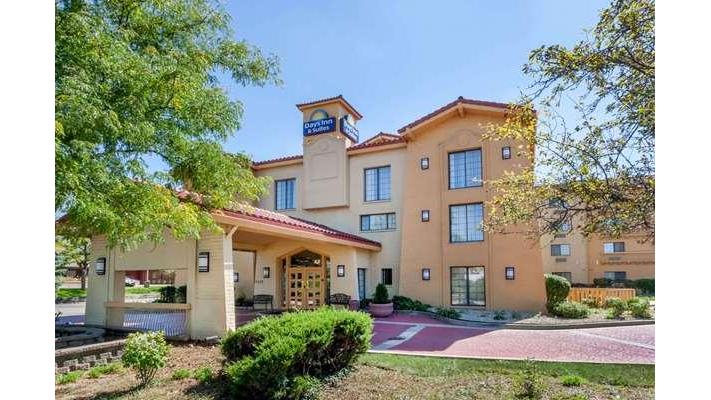 Days Inn & Suites by Wyndham Arlington Heights in Arlington Heights, United States