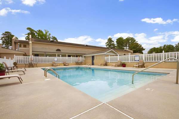 Days Inn by Wyndham Alexander City in Alexander City, United States