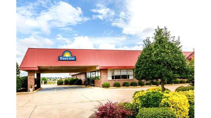 Days Inn by Wyndham Batesville in Batesville, United States