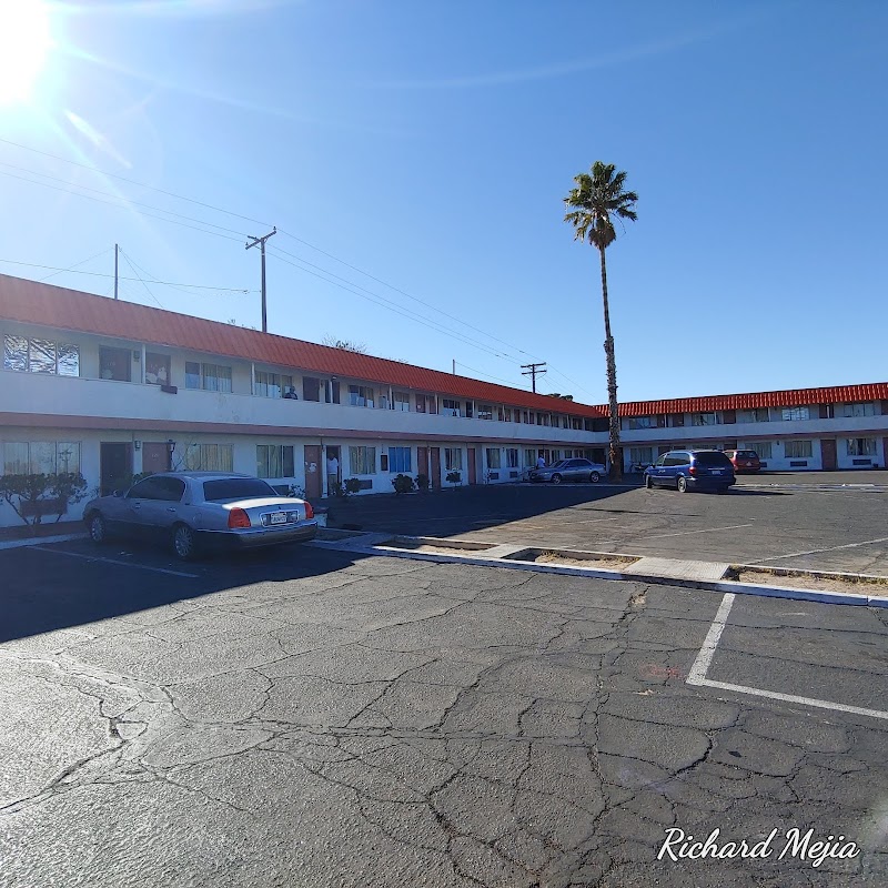 Desert Inn Motel in Barstow, United States