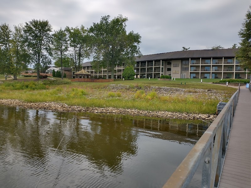Fourwinds Lakeside Inn & Marina in Bloomington, Bloomington, United States, United States