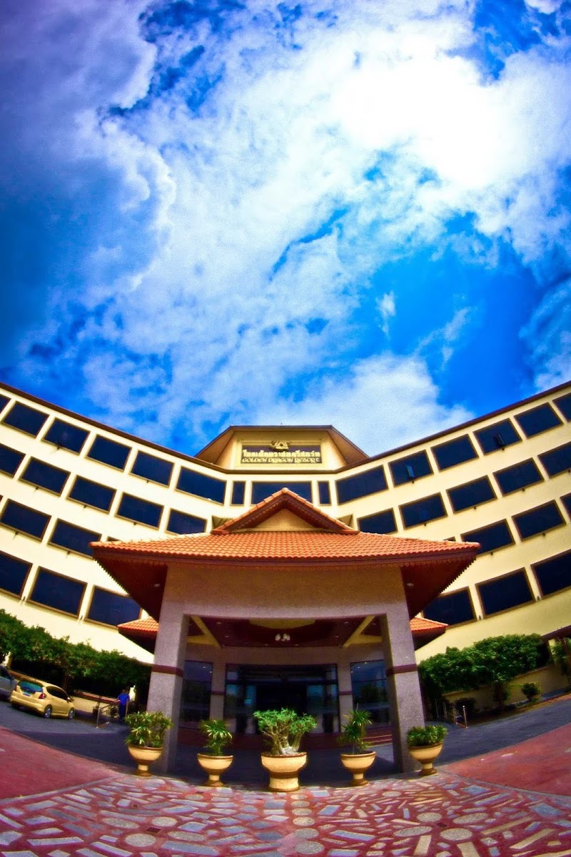 Golden Dragon Resort in Ang Thong, Thailand