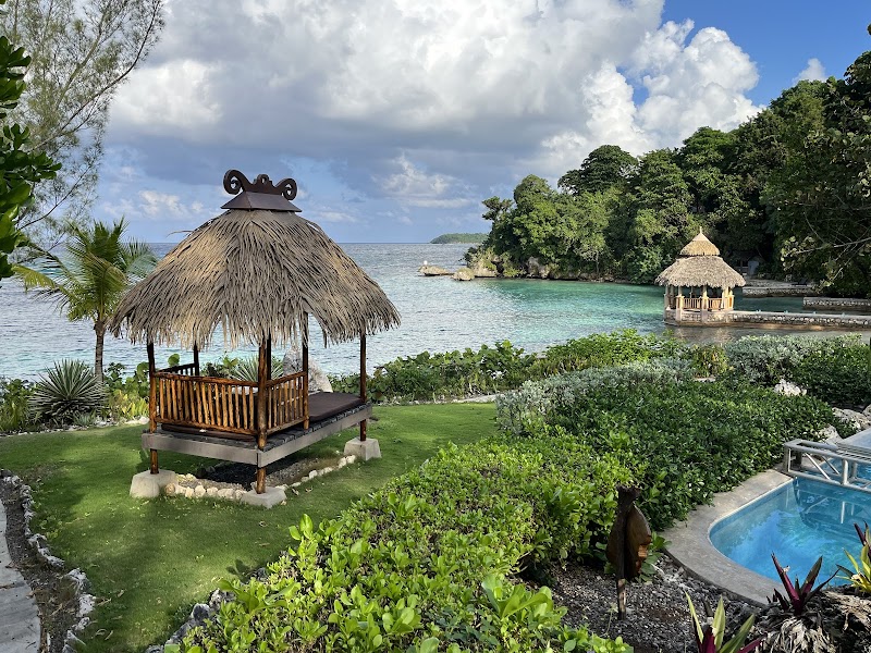 Hermosa Cove - Villa Resort & Suites in Ocho Rios, Jamaica