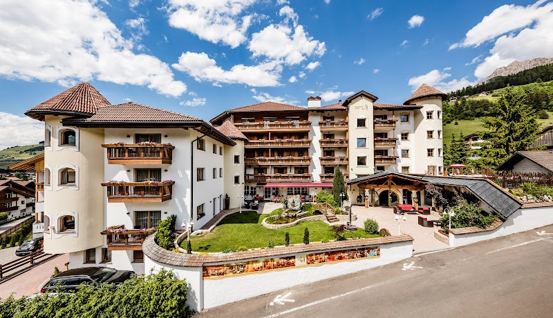 Hotel Almhof Call in Brunico, Italy