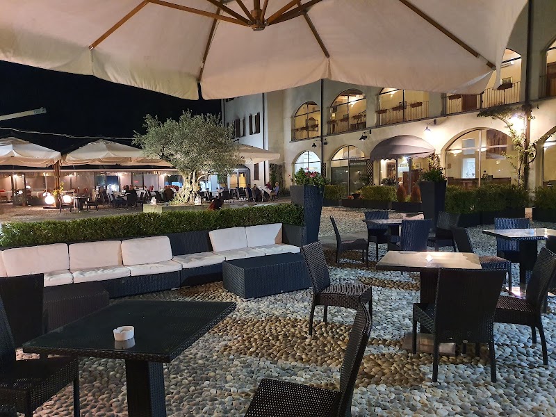 Hotel Cascina Canova in Lurate Caccivio, Italy