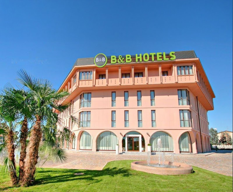 Hotel Habitat in Carate Brianza, Italy