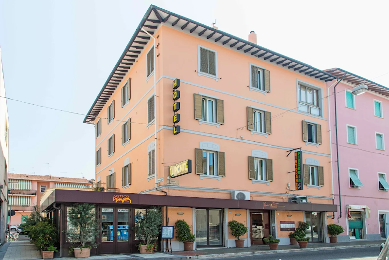 Hotel Il Ponte in Cecina, Italy
