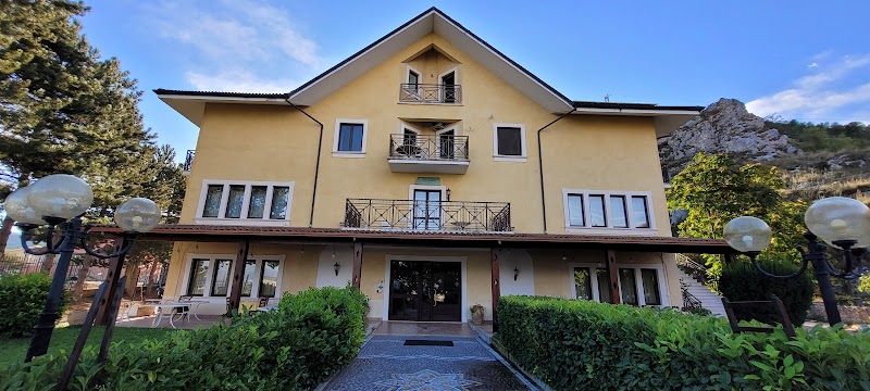 Hotel La Rupe in Celano, Italy
