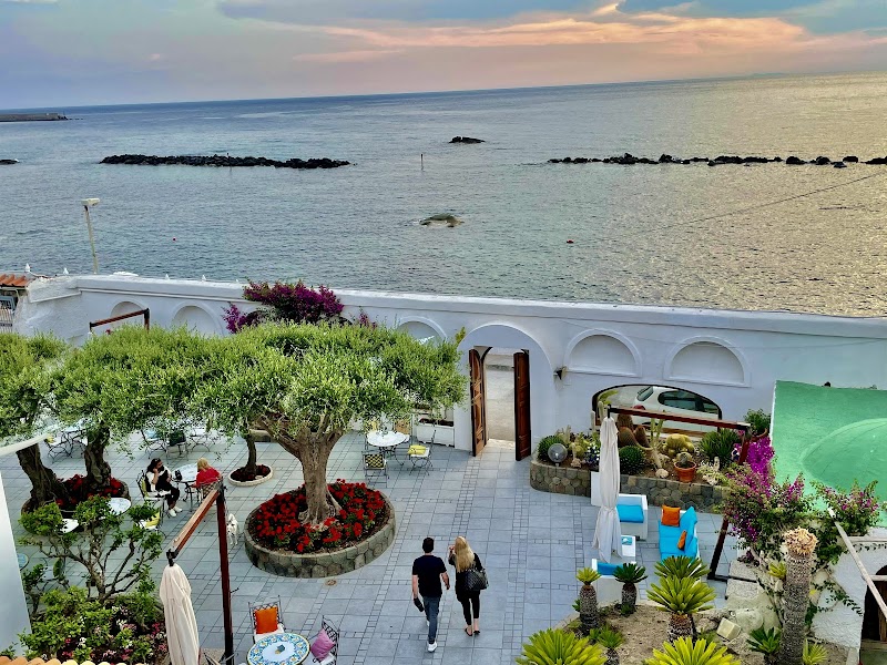 Hotel La Scogliera in Forio, Italy