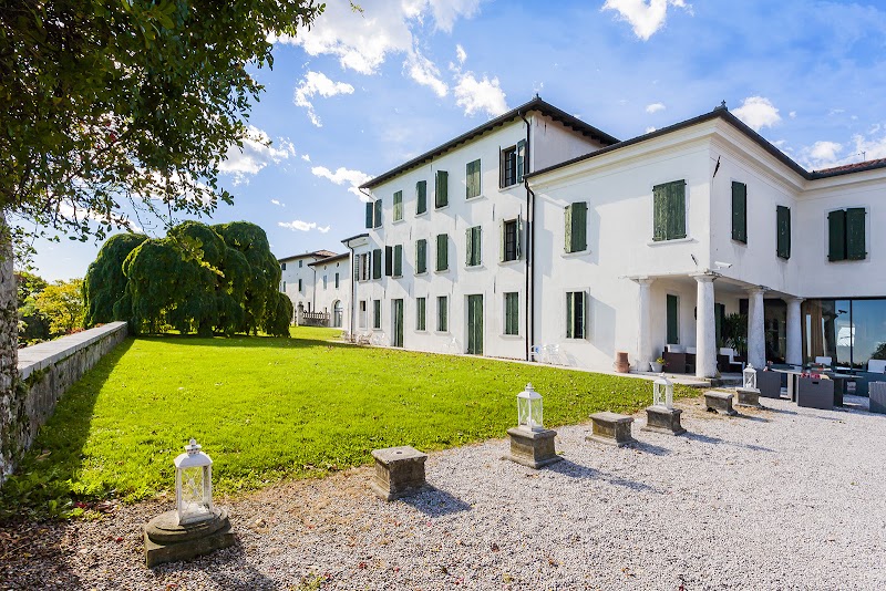 Hotel Villa Policreti in Aviano, Italy