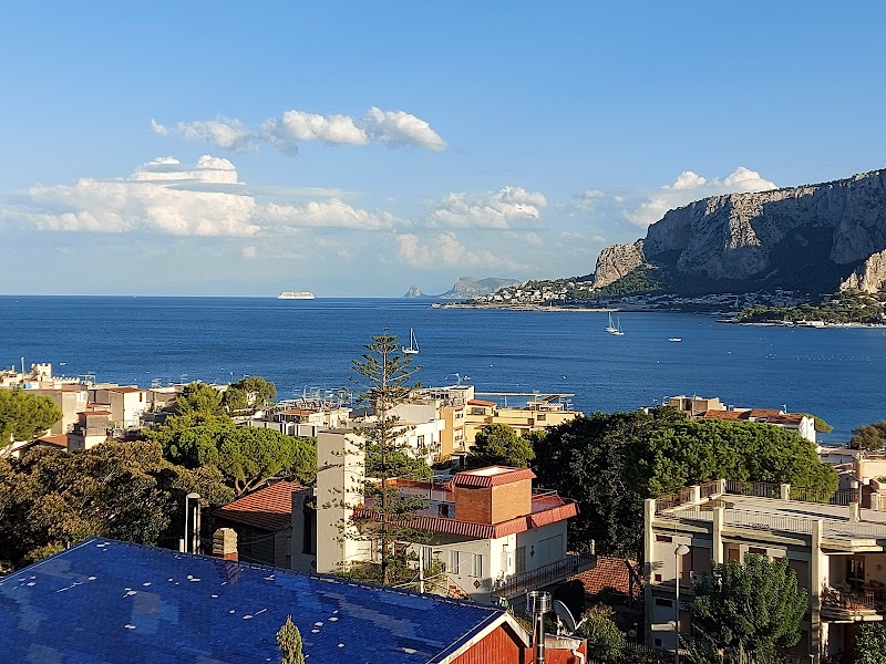 Il Glicine sul Golfo in Altavilla Milicia, Italy