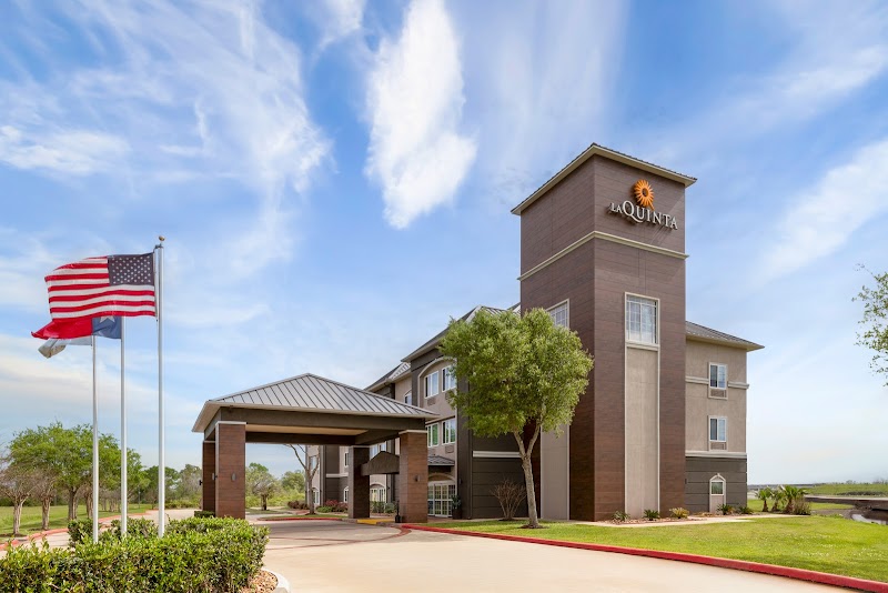 La Quinta Inn & Suites by Wyndham Angleton in Angleton, United States