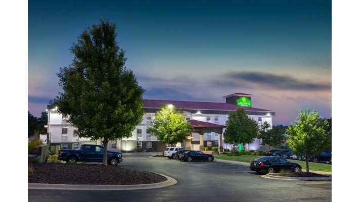 La Quinta Inn & Suites by Wyndham Blue Springs in Blue Springs, United States