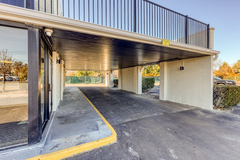 Lakeland Inn in Bohemia, United States