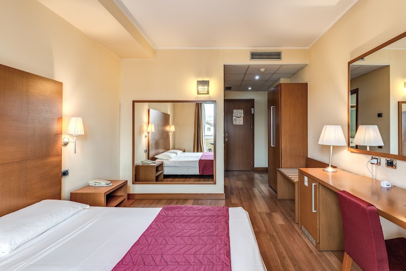 Luna Hotel Motel in Arona, Italy