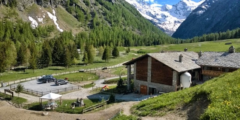 Maison D'Hotes La Ferme du Grand Paradis in Aosta, Italy