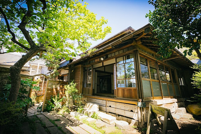 Minato-no-Akari Villa in Hayama, Japan