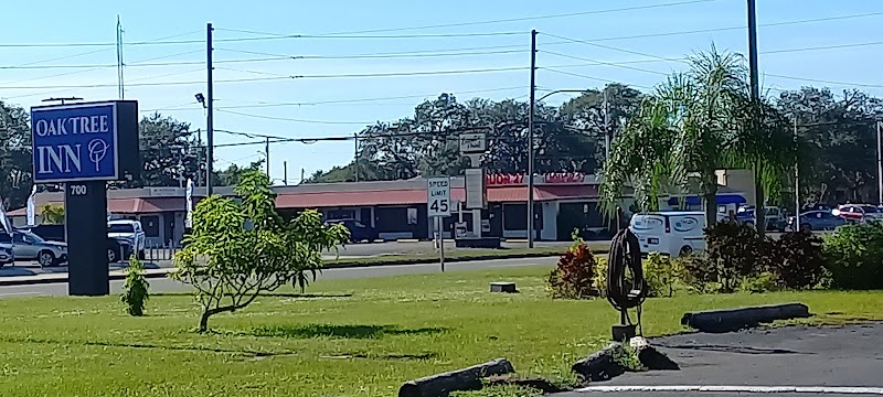 Oak Tree Inn in Avon Park, United States