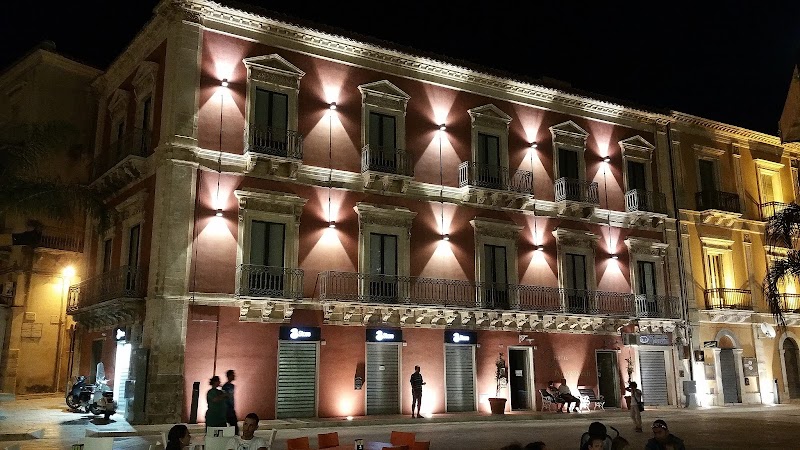 Palazzo Melfi Suite - Hotel in Comiso, Italy