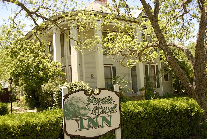 Pecan Street Inn in Bastrop, United States