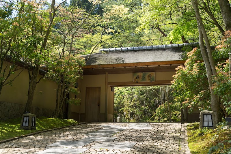 Ryotei Hanzuiryo in Unzen, Japan