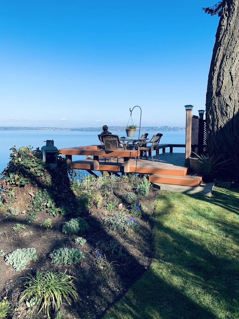 Skiff Point Guest House and Retreat in Bainbridge Island, United States
