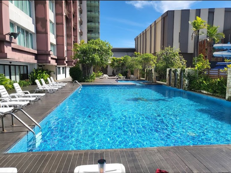 Sunee Grand Hotel Banchang in Ban Chang, Thailand