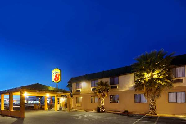 Super 8 by Wyndham Alamogordo in Alamogordo, United States