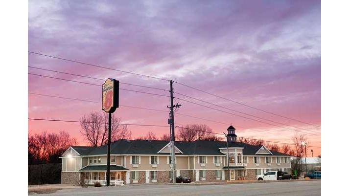 Super 8 by Wyndham Arkansas City in Arkansas City, United States