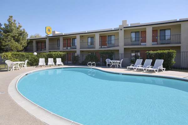 Super 8 by Wyndham Barstow in Barstow, United States