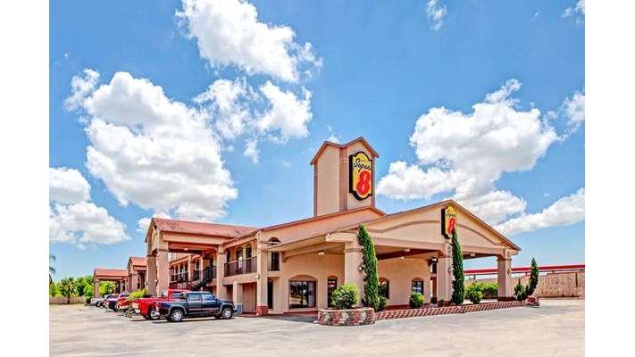 Super 8 by Wyndham Baytown/Mont Belvieu in Baytown, United States
