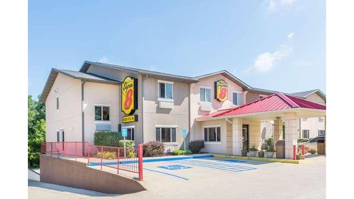 Super 8 by Wyndham Bloomington in Bloomington, United States