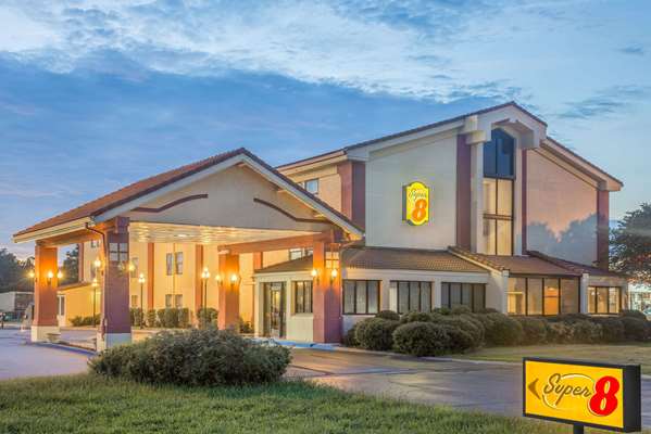 Super 8 by Wyndham Blytheville in Blytheville, United States