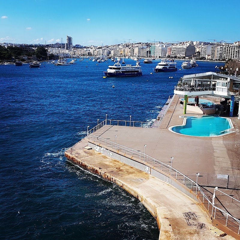 The District Hotel in San Giljan, Malta