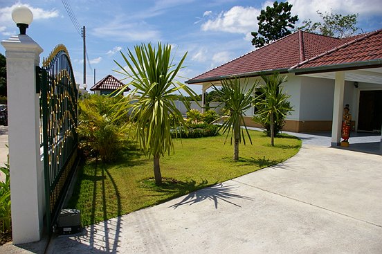The Little Paradise Inn in Ban Chang, Thailand