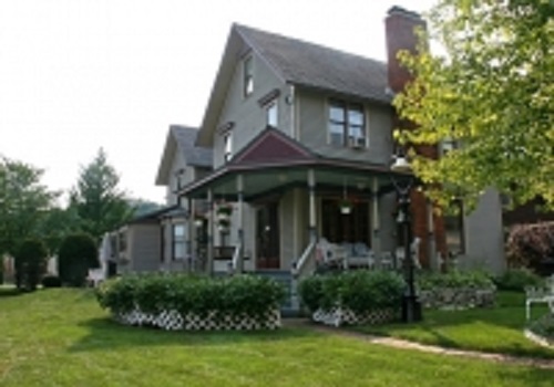 Victorian Rose Garden Bed & Breakfast in Algonquin, United States