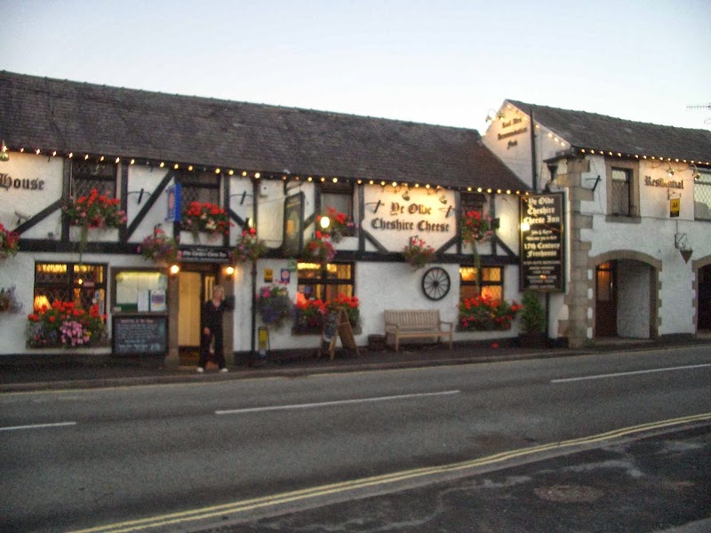 Ye Olde Cheshire Cheese Inn in Castleton, United Kingdom