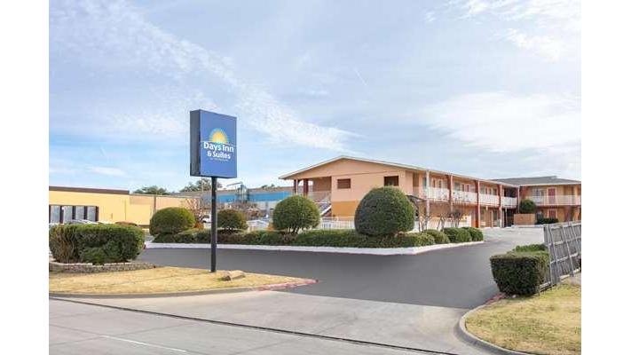 Days Inn & Suites by Wyndham Arlington Near Six Flags in Arlington, Texas, United States