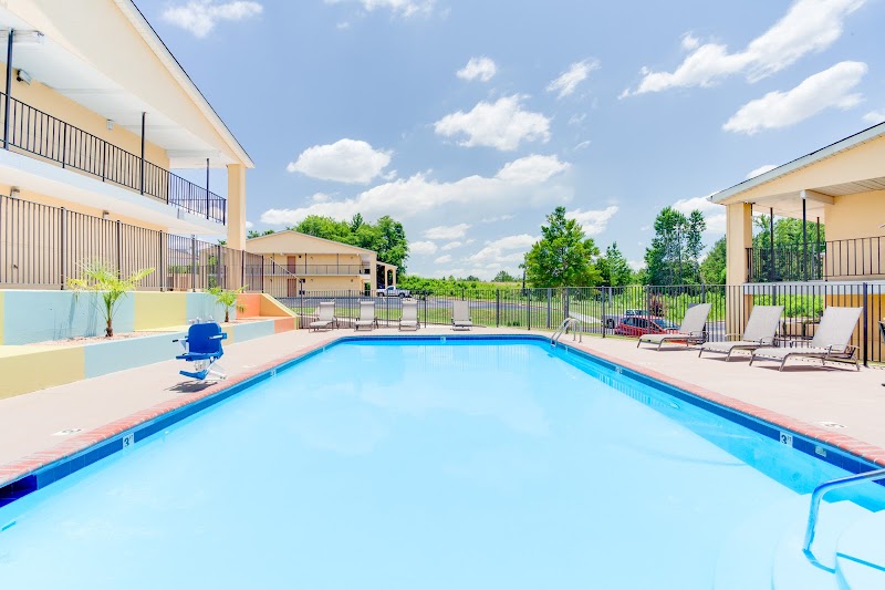 Days Inn & Suites by Wyndham Athens Alabama in Athens, Alabama, United States